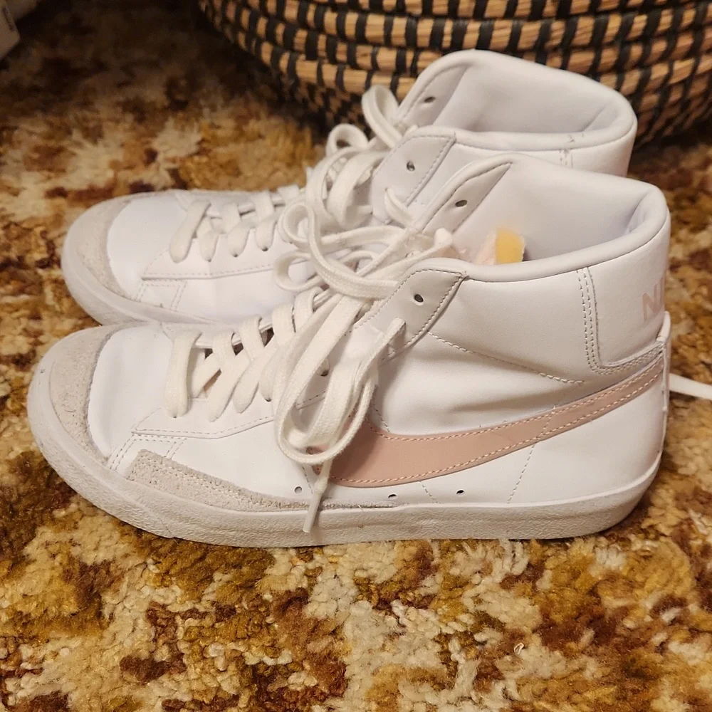Nike high tops women's size 7.5 - Picture 2 of 4